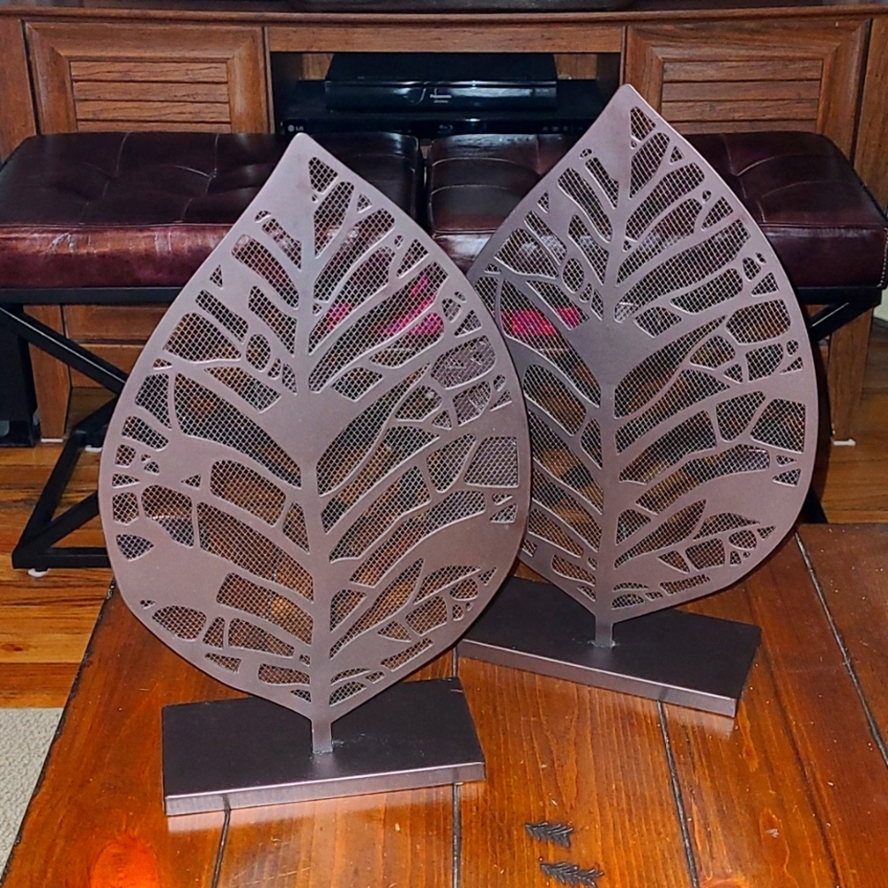 GUC - Set of 2 Yankee Candle Metal Leaf Shaped Tealight Holders